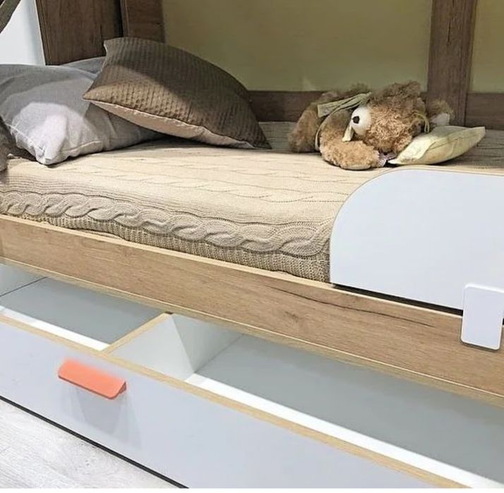 Двухярусная кровать