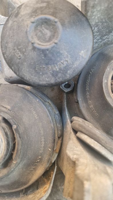 Ауди А6С4.подушка двигателя 2.6-2.8