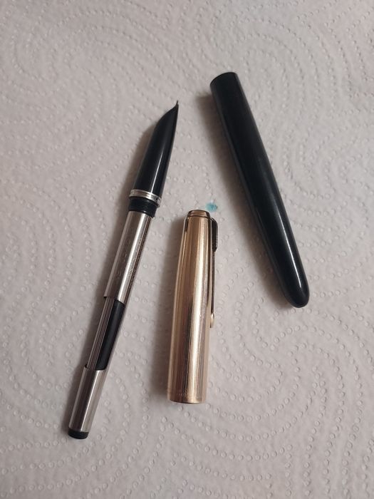 Stiloul Parker 51 penita aur 14k