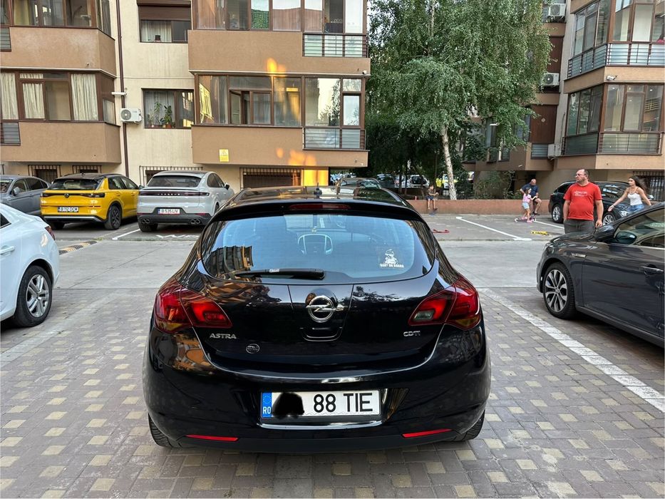 Vand opel astra j motor 1.7 diesel an 2011 masina întreținută