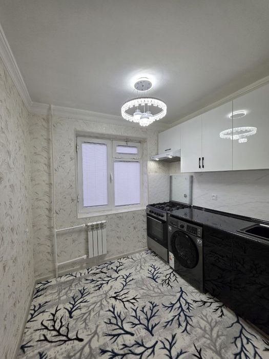 Продаётся люкс 2-комнатная квартира на 3-этаже. 1-остановка Микрорайон