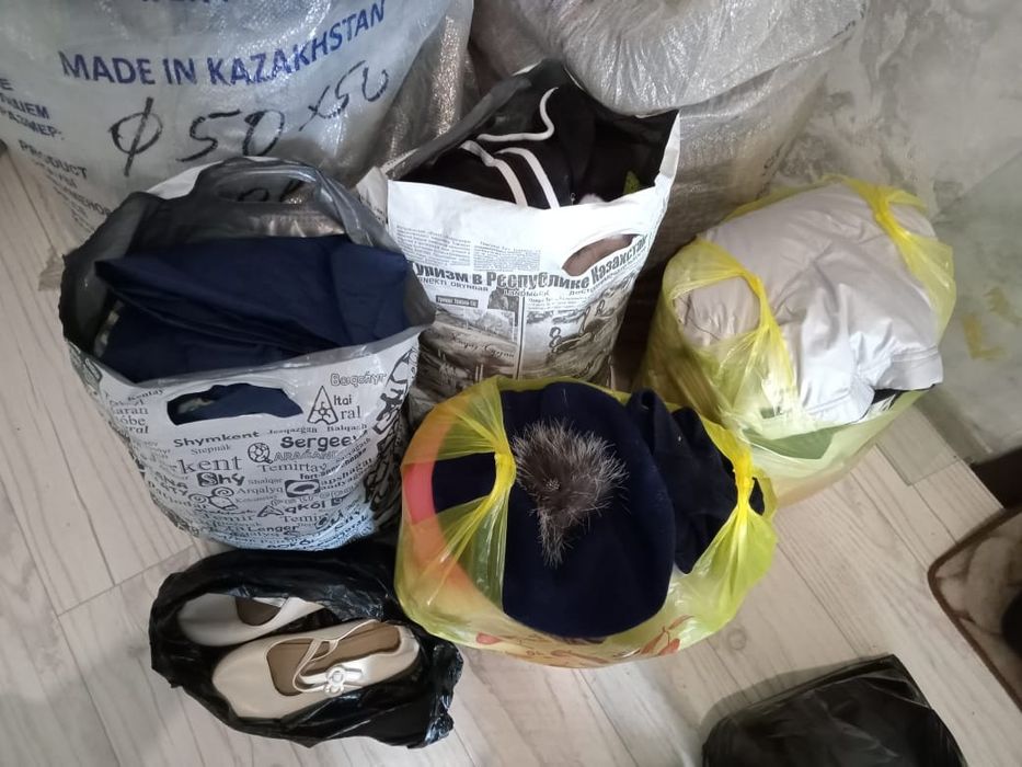 Отдам даром вещи на девочку 11-12лет