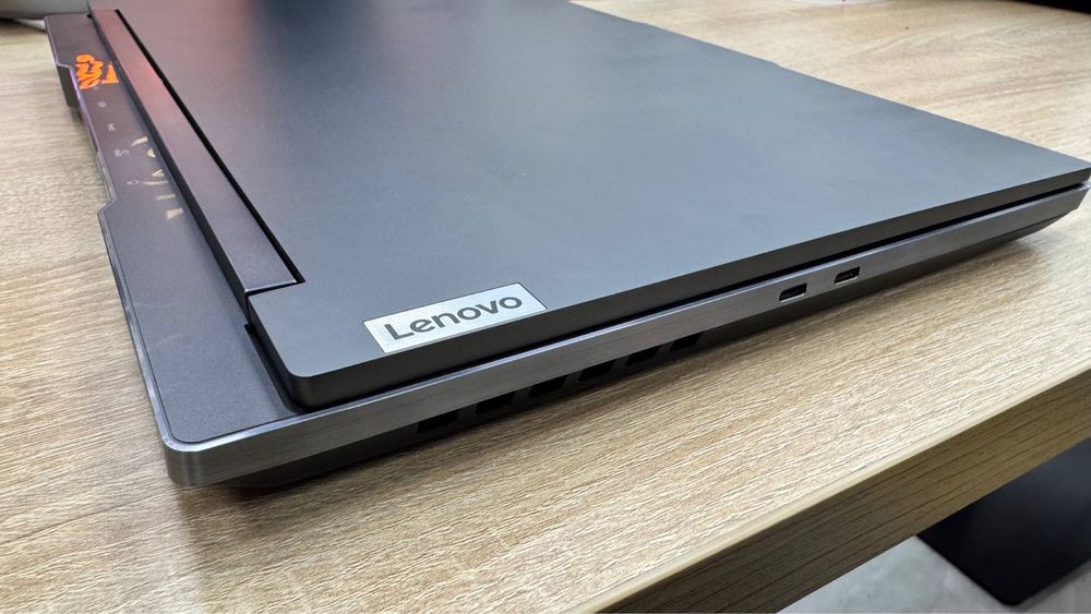 LENOVO LEGION 7 / AMD Ryzen 7 6800H / 1 TB (16 GB RAM) / AMD RX 6700M