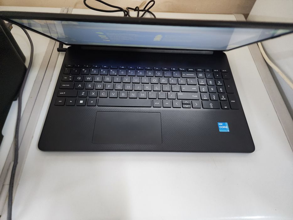 Noutbuki sotiladi Yangi