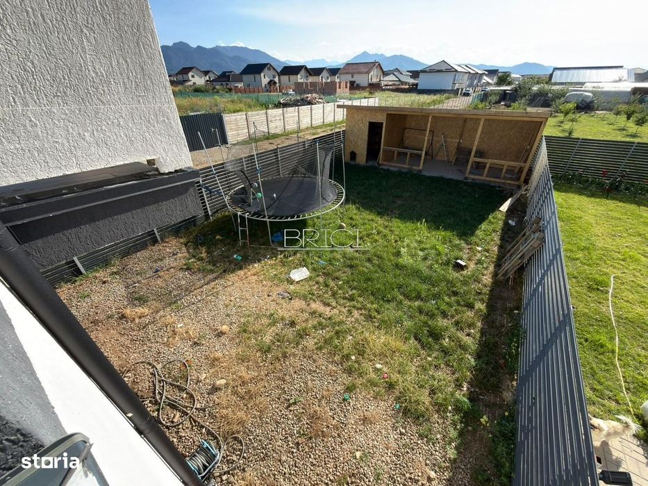 Casa, 90mp, 3 camere, 3 bai, cu Garaj si Curte