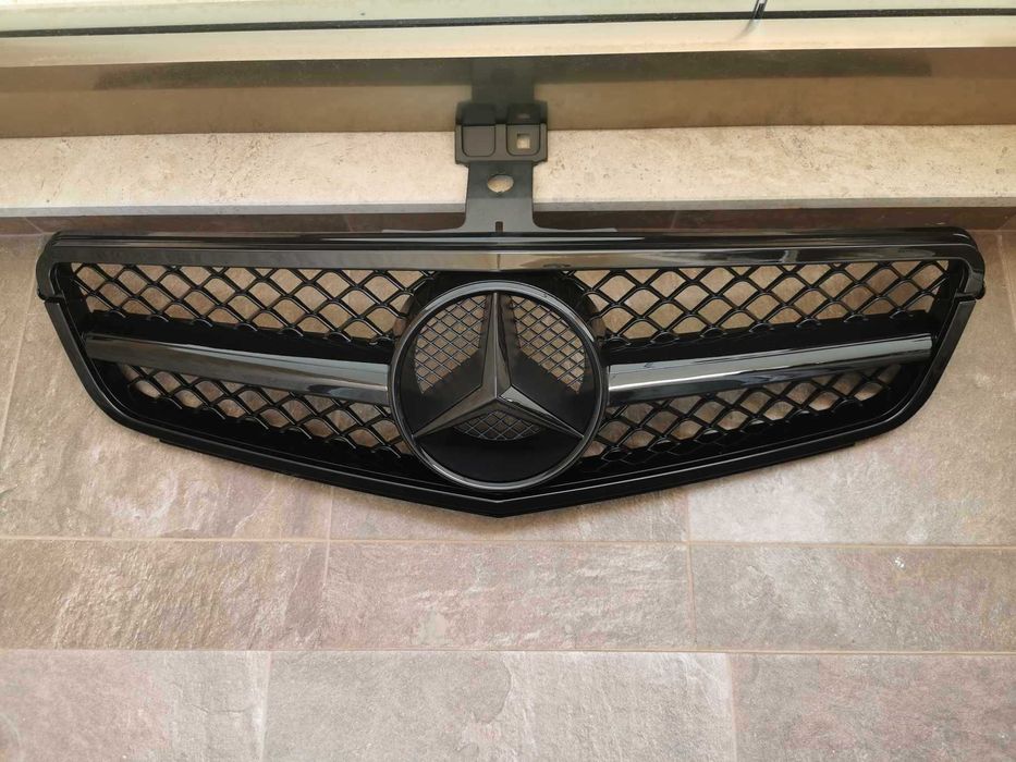 AMG Решетка/маска с емблема тип C63-AMG за Mercedes W204