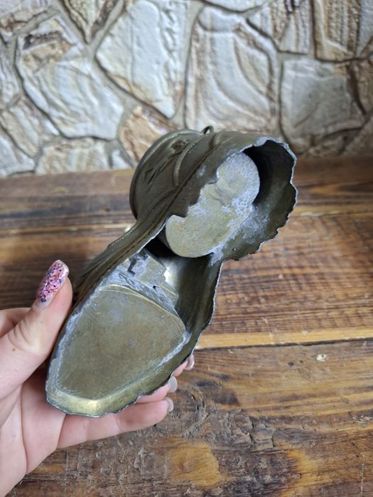 Метална обувка пепелник