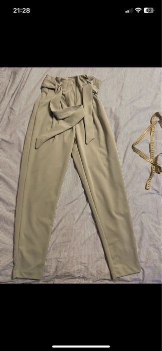 Pantaloni XS Reserved verde deschis