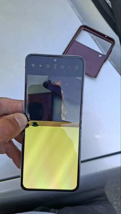 Samsung flip 4 работещ за части.
