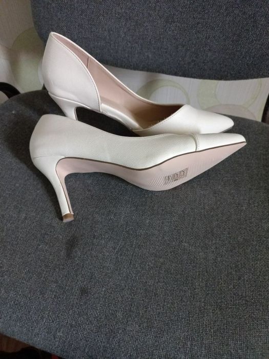 Женская обувь. Размер 39-40.