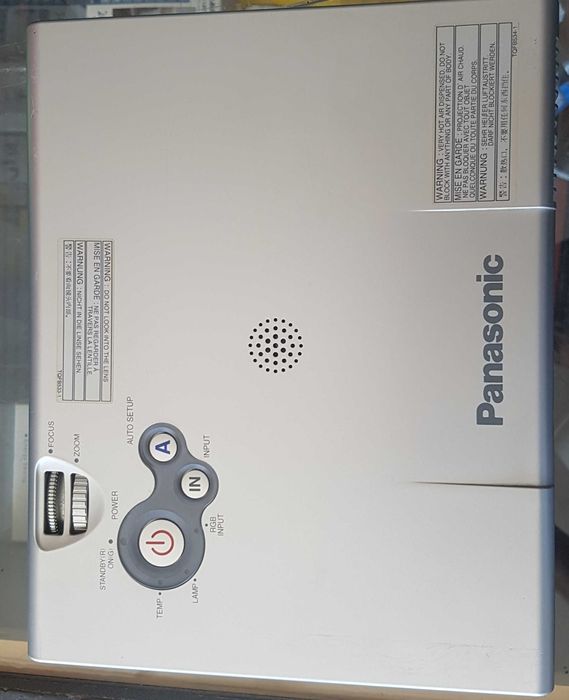 Proiector Panasonic PT-LM2E si Medion MD2950NA  ca nou geanta