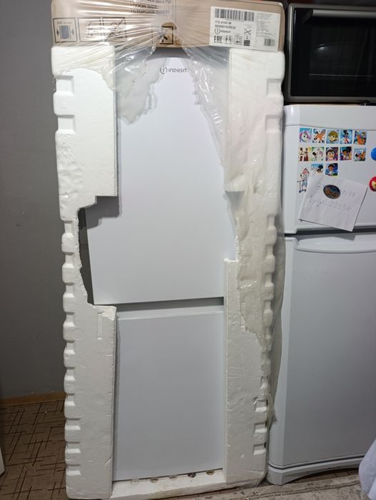 Холодильник INDESIT