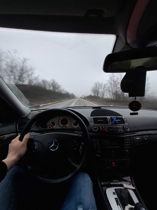 Мерцедес w211 270cdi 2002