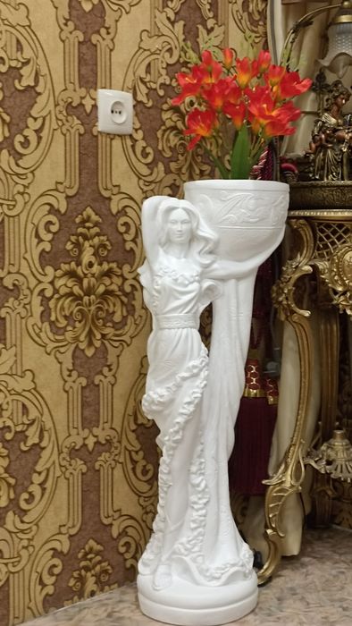 Продам напольную статуэтку