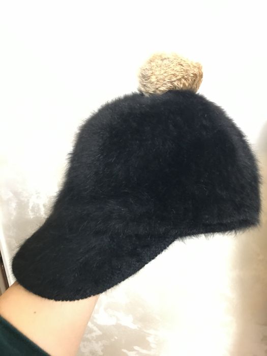 Caciula/ basca dn angora cu ciucure din blănita