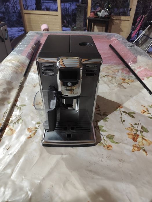 Expresor Philips latte go