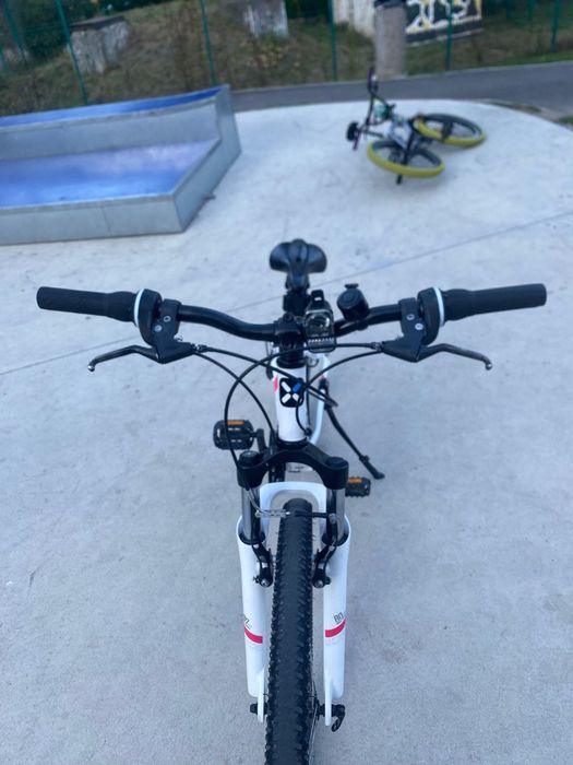 Bicicleta rockrider st 100 vând