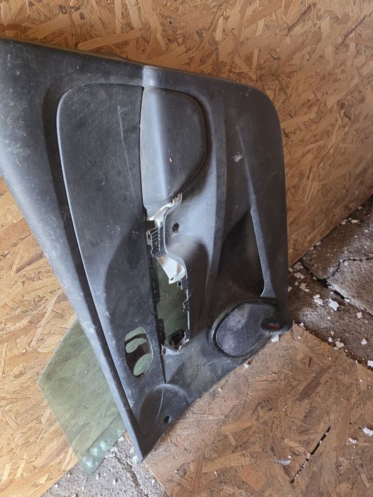 Geam față dreapta renault clio IV si față de ușă