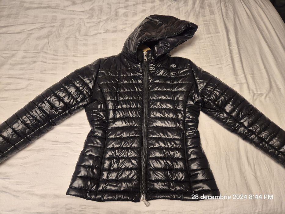 Geaca Moncler mărimea 36