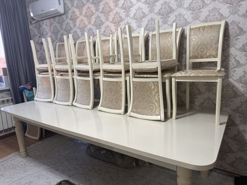 Стол и стуля в хорошем состояние