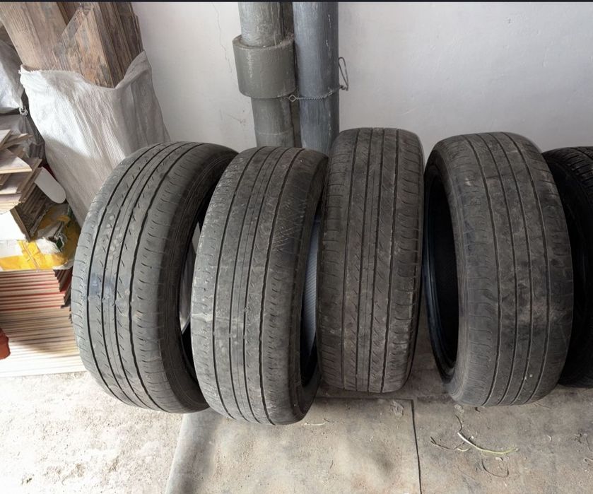 Продам шины б/у 235/55/20
