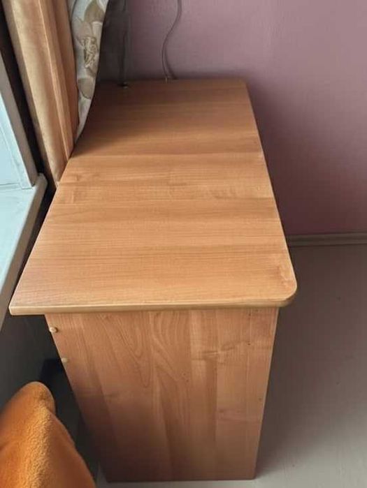 Письменный стол.