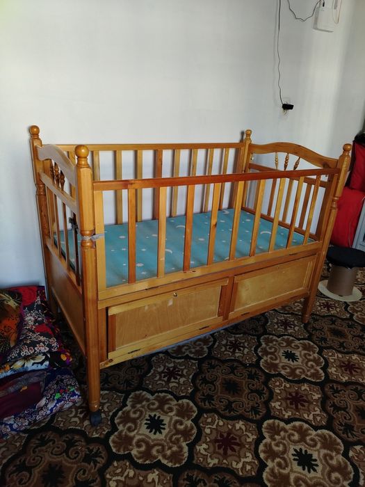 Детский кровать.