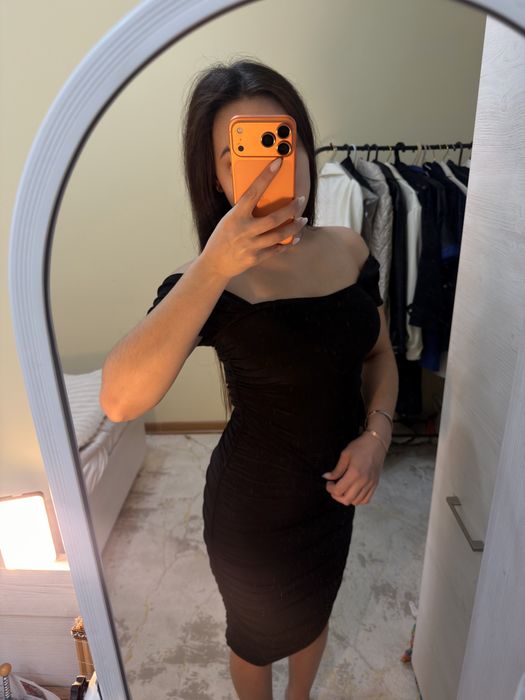 черное обтягивающее платье