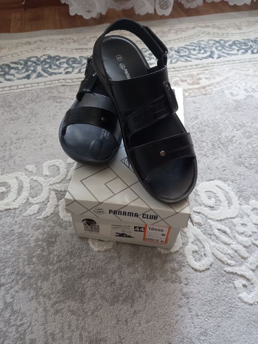 Продаётся мужская летняя обувь.