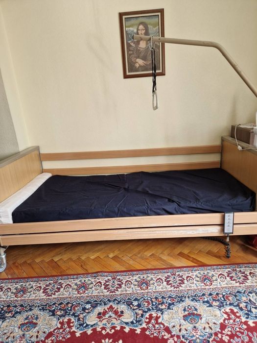 Болнично легло с ел. механизъм