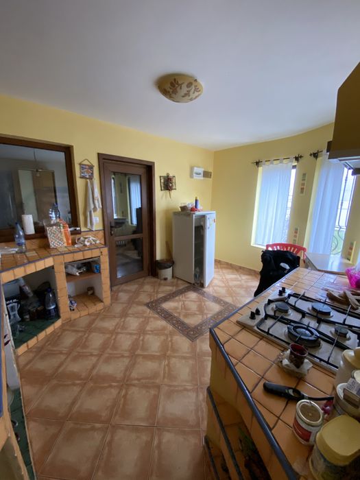 Inchiriez vila Poienari(Roman) 100 mp + teren 4000 mp