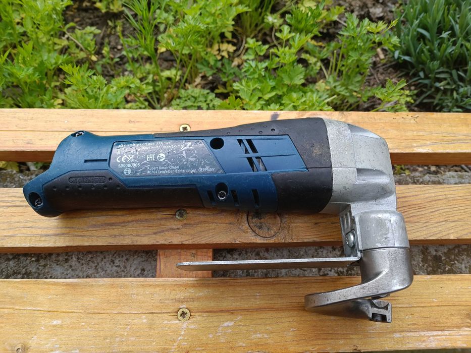 Bosch GSC 10.8 V-LI тяло на акумулаторна ножица за ламарина