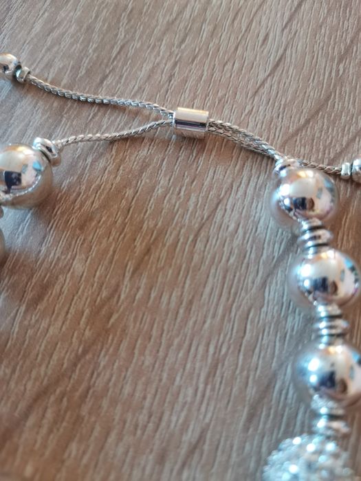 Гривна с камъчета