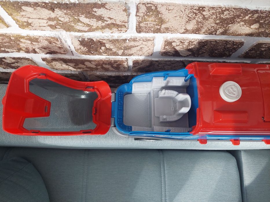 Lot  Paw Patrol Patrula Cățelușilor: autobuz, vehicule și figurine