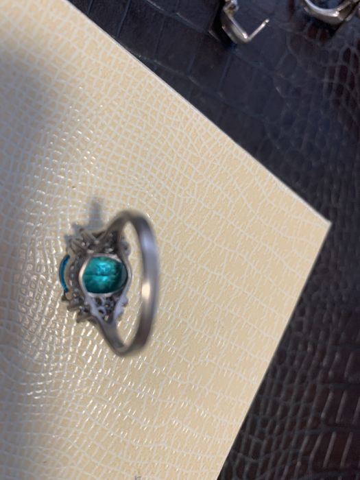 Стари предмети, пръстен, висулка и кръст