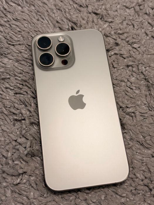 Продам Iphone 16 Pro max