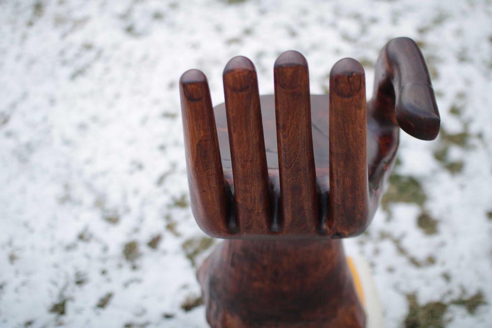 Ръчно изработено детско столче ръка/длан. Декорация,подарък,Дърворезба