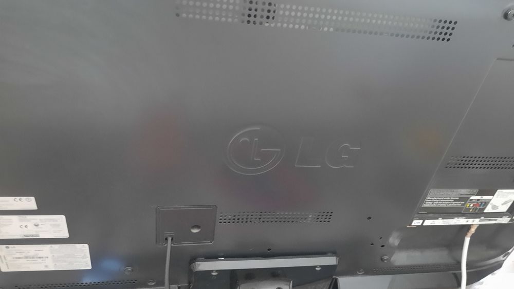 Продам телевизор LG.