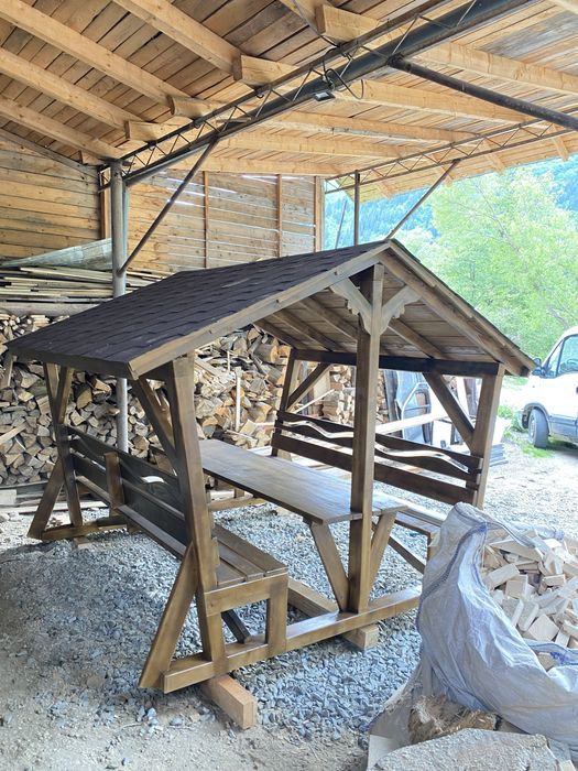 Foisor de gradina din lemn cu masa si banci