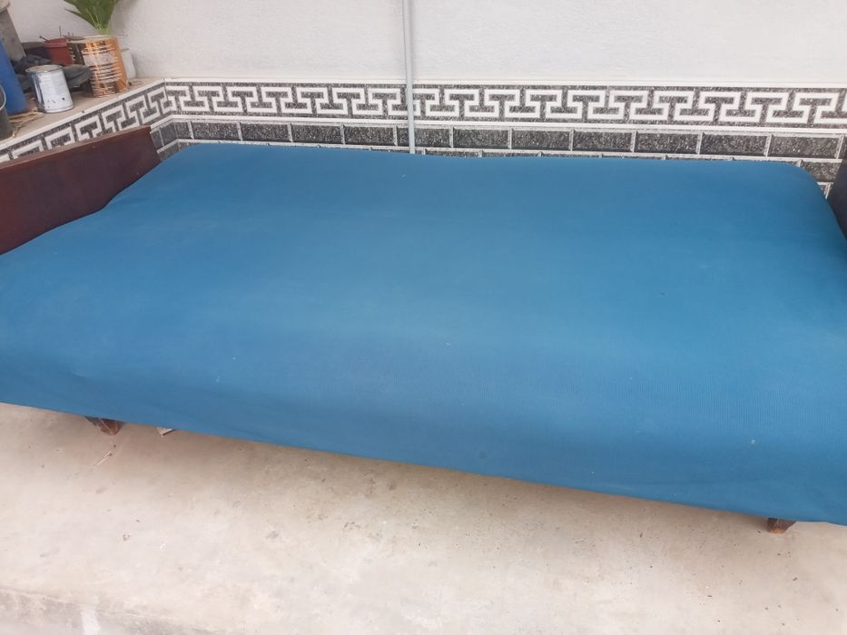 Диван сотилади термез ш