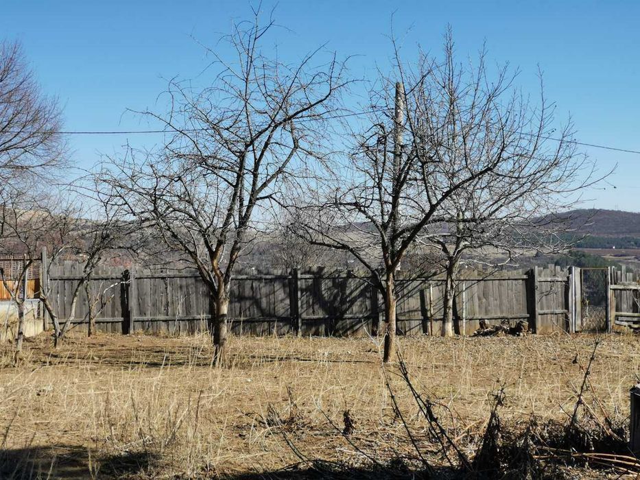 Парцел във вилна зона Лозята   с.Желява