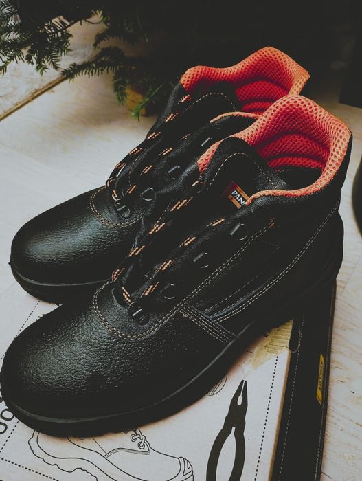 Нови работни обувки