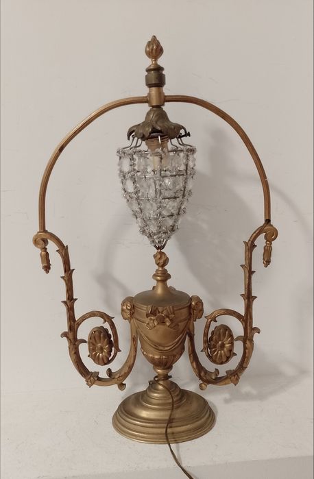 Superb obiect de decor lampa de masa in stilul francez Empire din bron