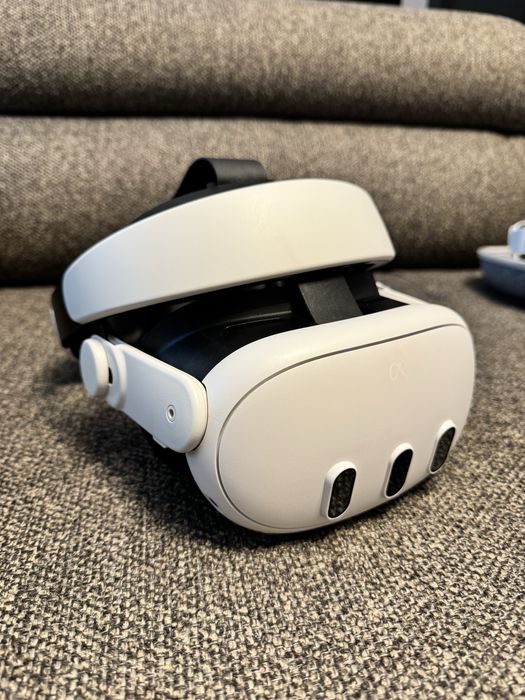 512GB Meta Quest 3 VR Комплект Очила + Допълнителнителна Външна  Батерия и още…