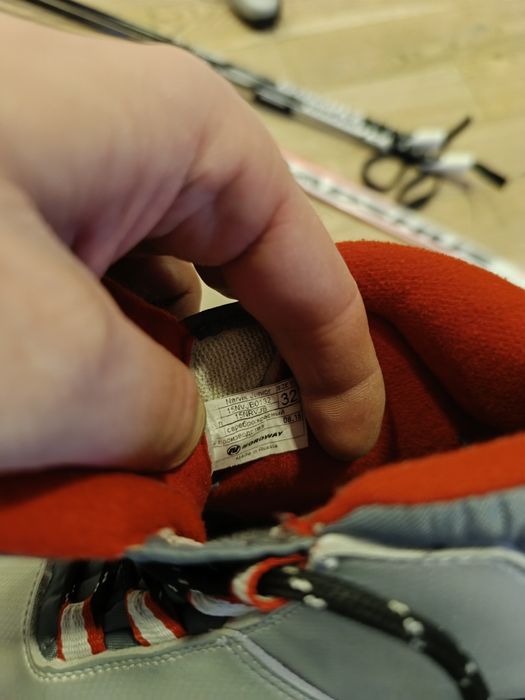 Лыжи палки ботинки 32р.