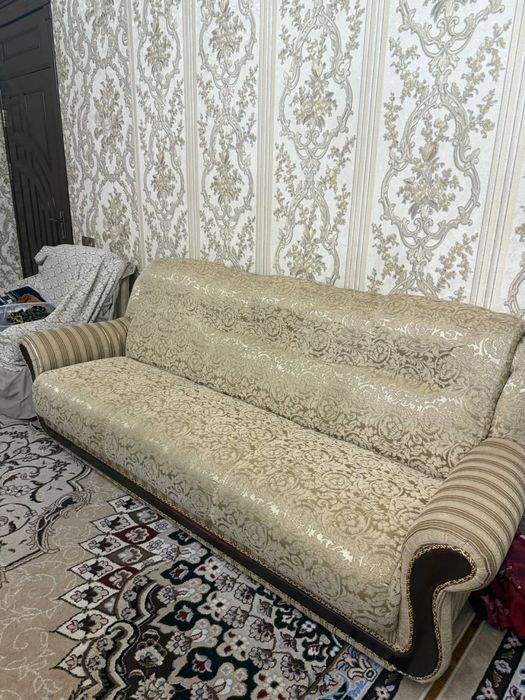 Divan kreslo sotiladi holati yaxshi