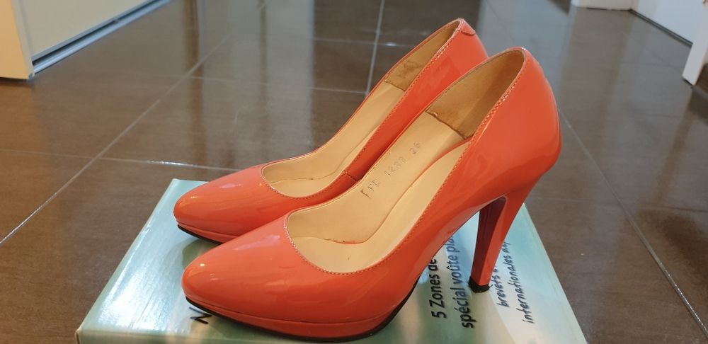 De vanzare pantofi din piele naturala