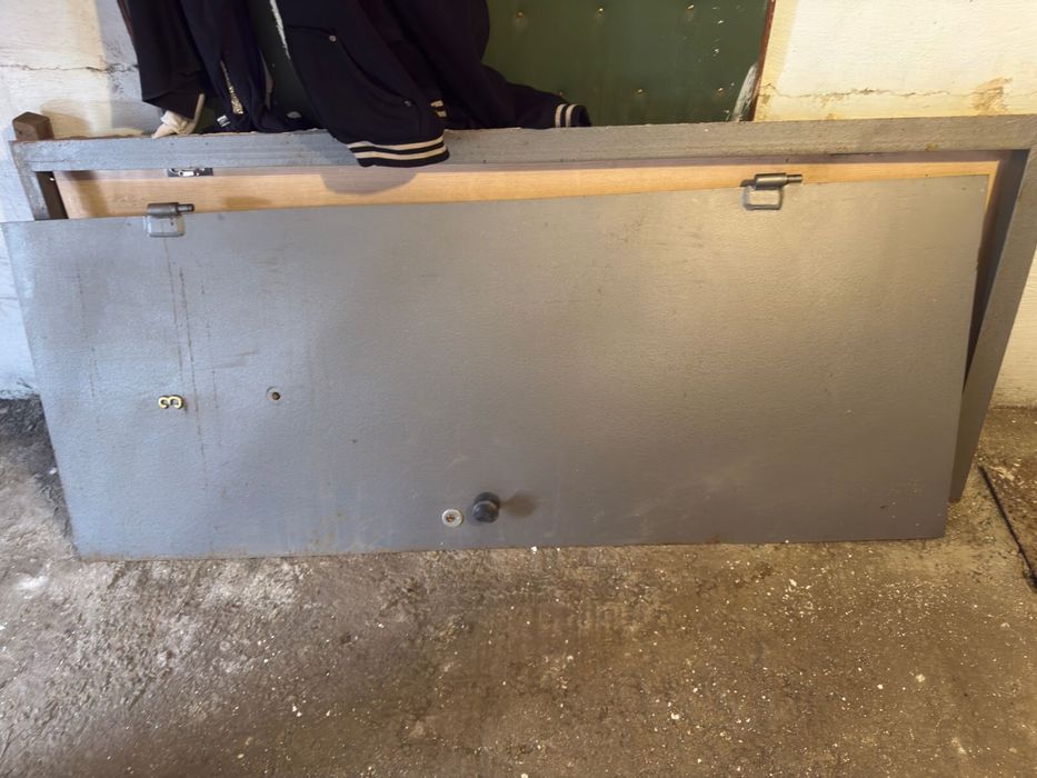 Продам металачическую дверь