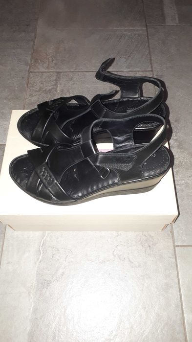 Дамски черни сандали