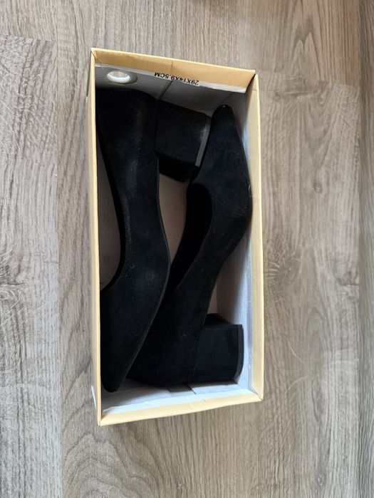 Елегантни черни токчета